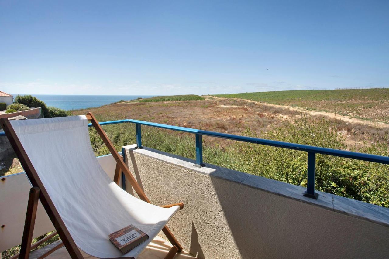 Sao Bernardino Beach House Atouguia Da Baleia Exterior photo